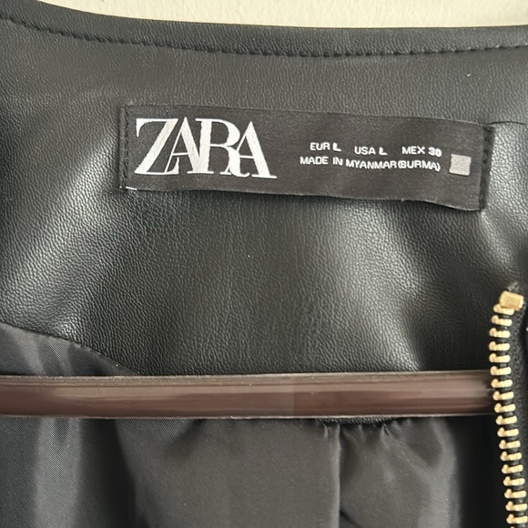 Zara Black Faux Leather Fitted Zip-Up Jacket Ruched 3/4 Sleeve Size Large - Picture 2 of 6